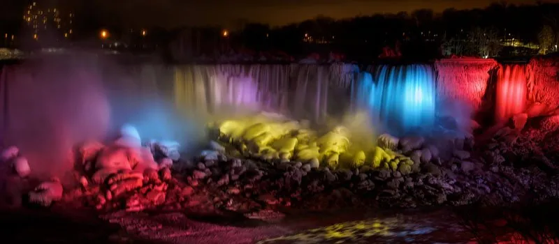 Festival de luces de invierno en las Cataratas del Niágara